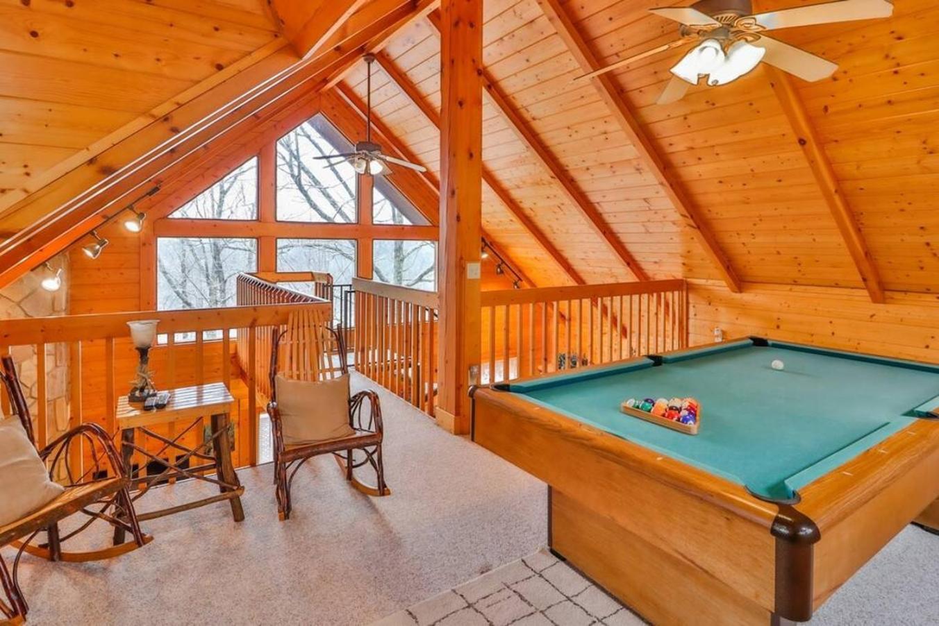 Romantic, Honeymoon Cabin In The Smokies! Гетлинбург Екстериор снимка