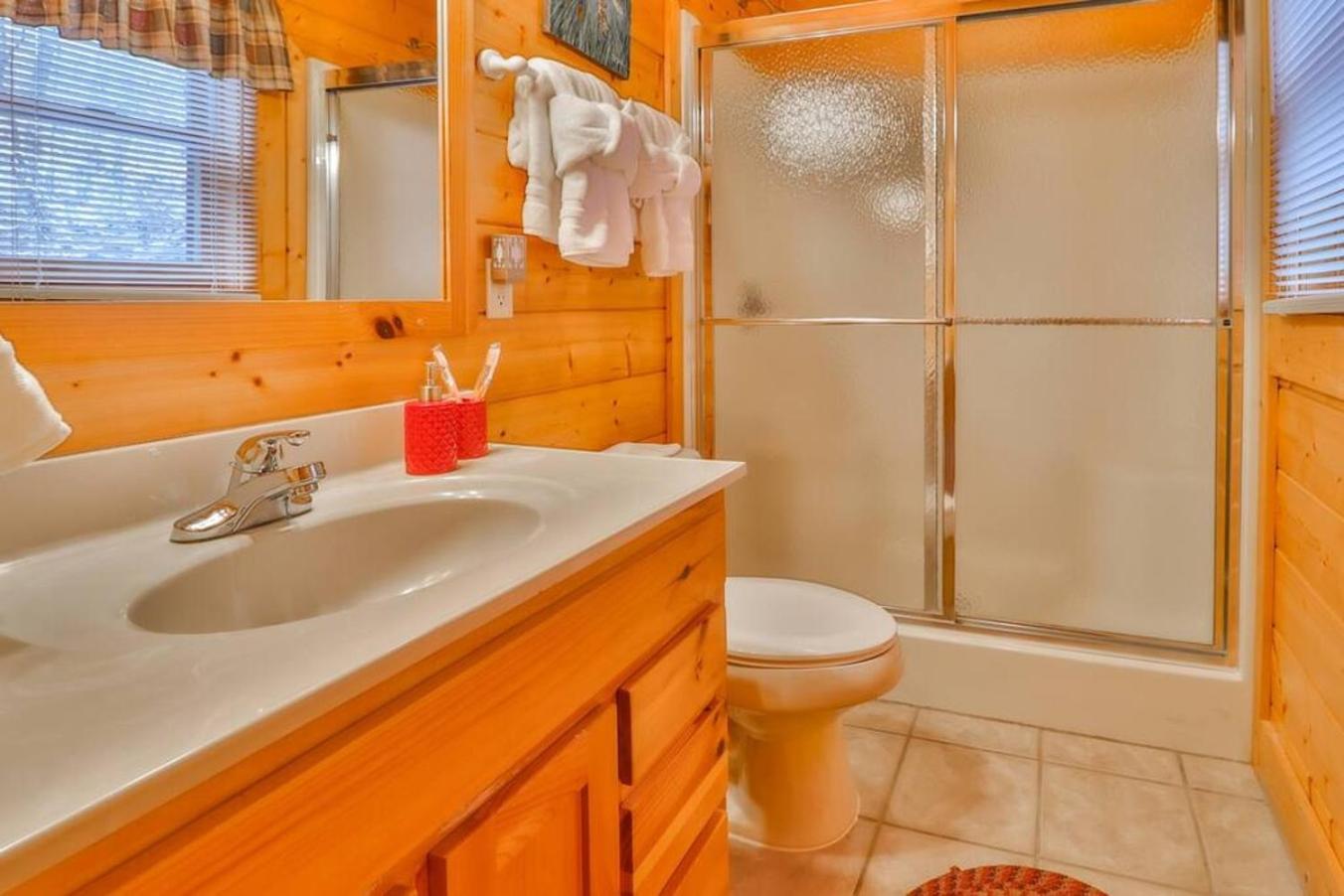 Romantic, Honeymoon Cabin In The Smokies! Гетлинбург Екстериор снимка