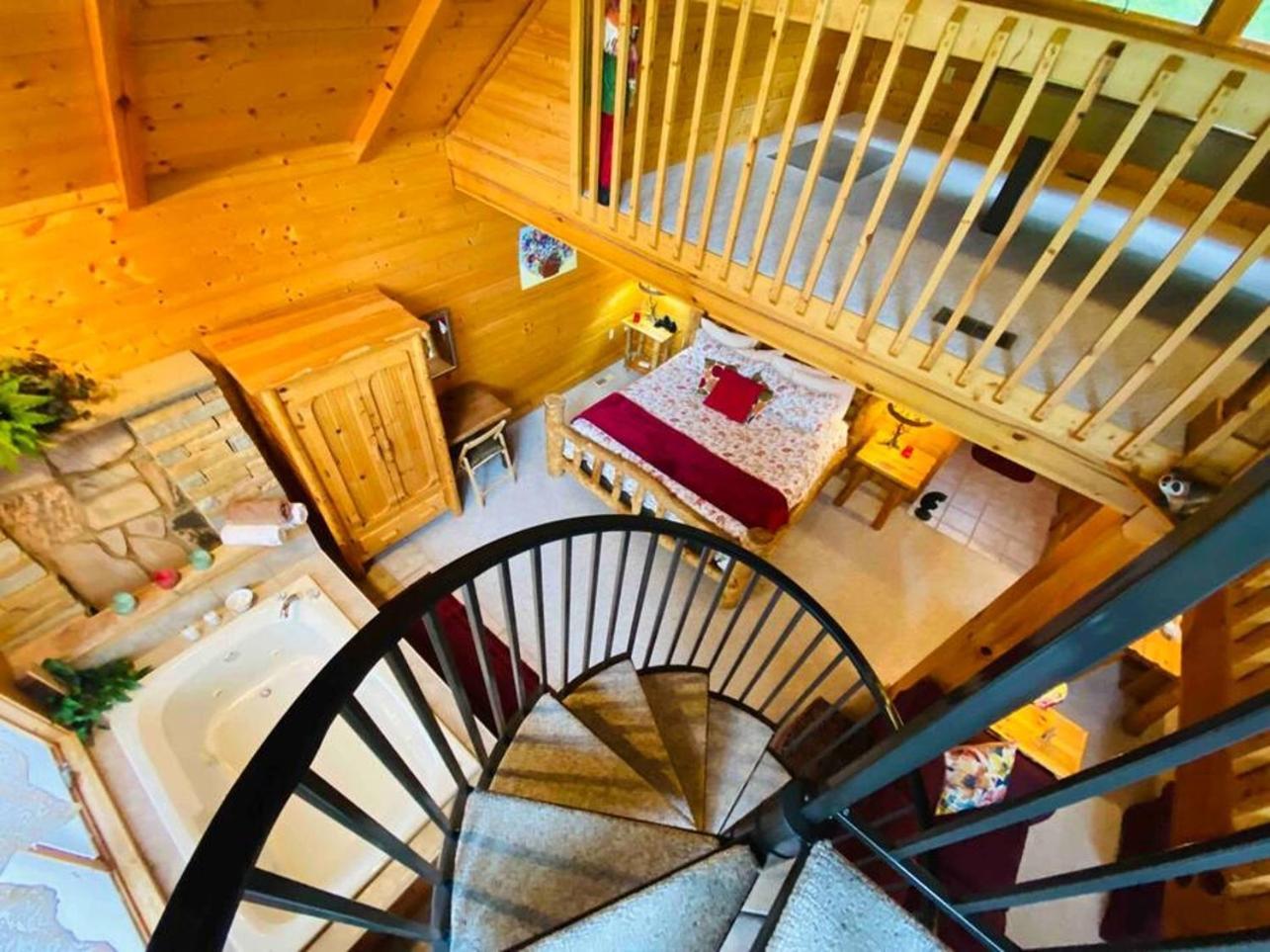 Romantic, Honeymoon Cabin In The Smokies! Гетлинбург Екстериор снимка