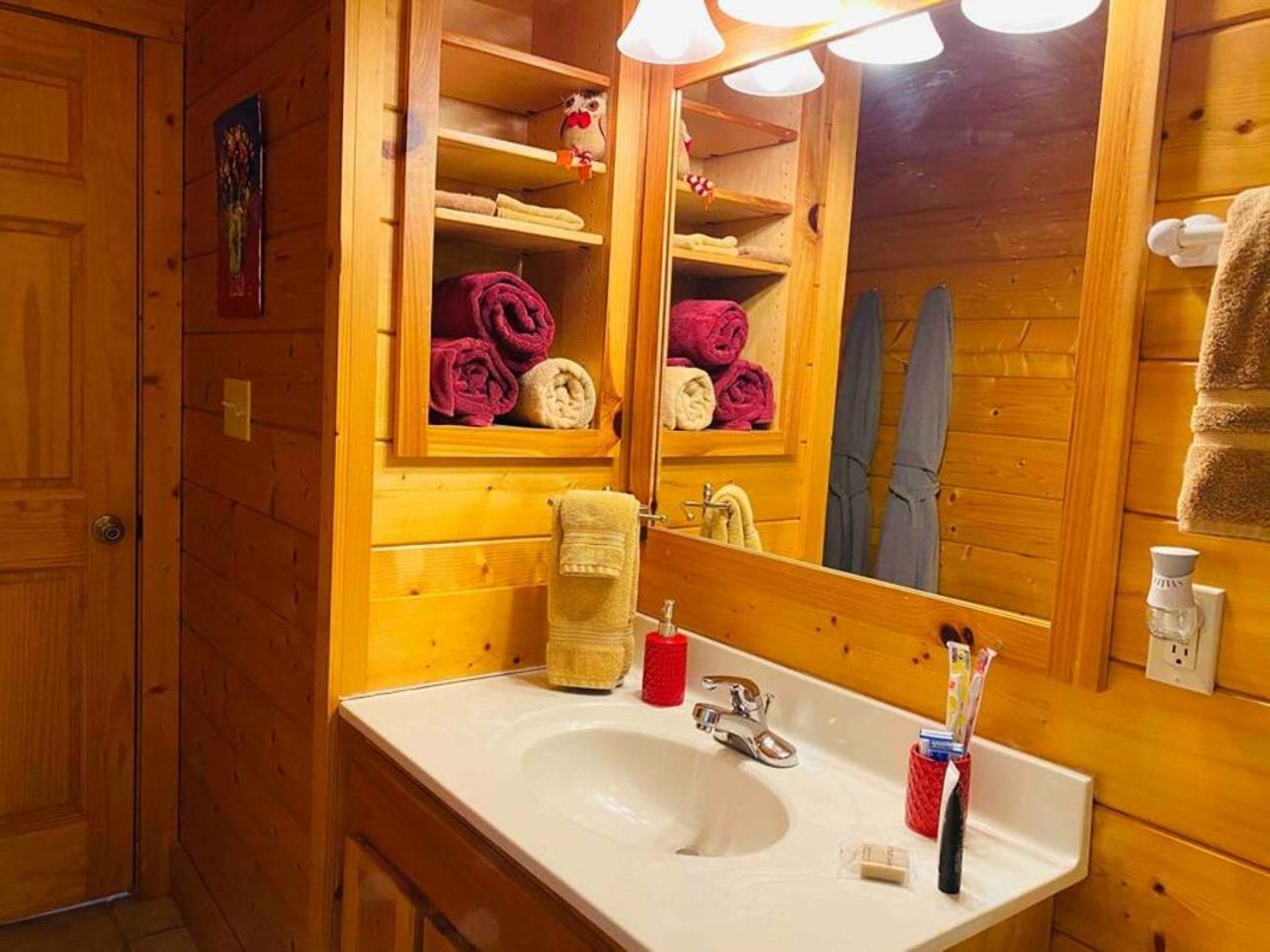 Romantic, Honeymoon Cabin In The Smokies! Гетлинбург Екстериор снимка