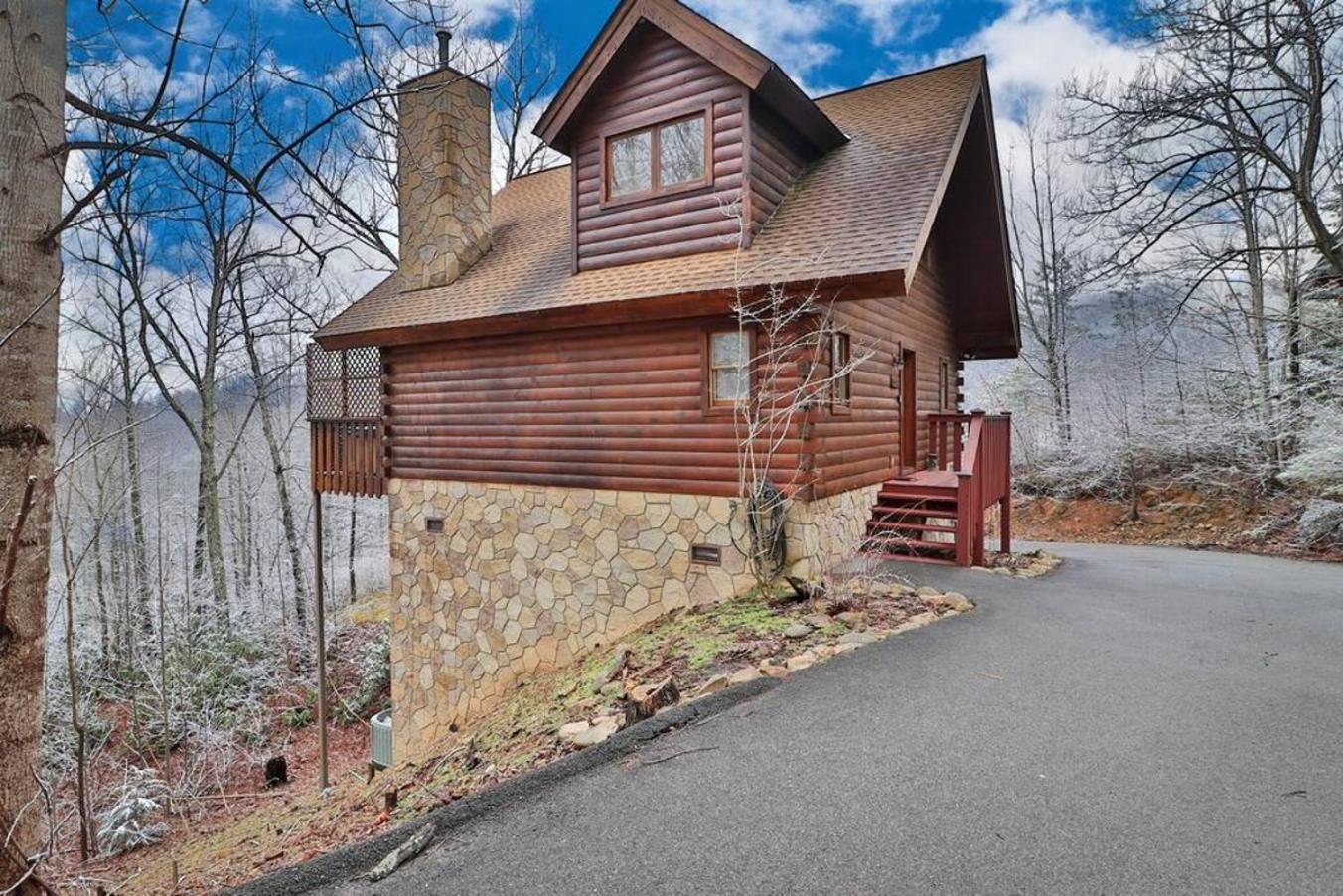 Romantic, Honeymoon Cabin In The Smokies! Гетлинбург Екстериор снимка