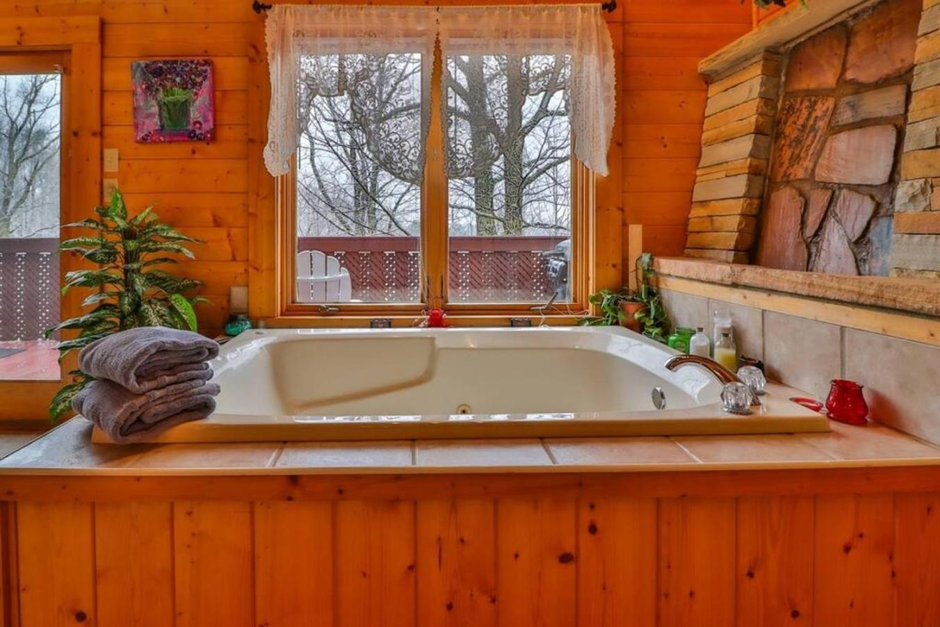 Romantic, Honeymoon Cabin In The Smokies! Гетлинбург Екстериор снимка
