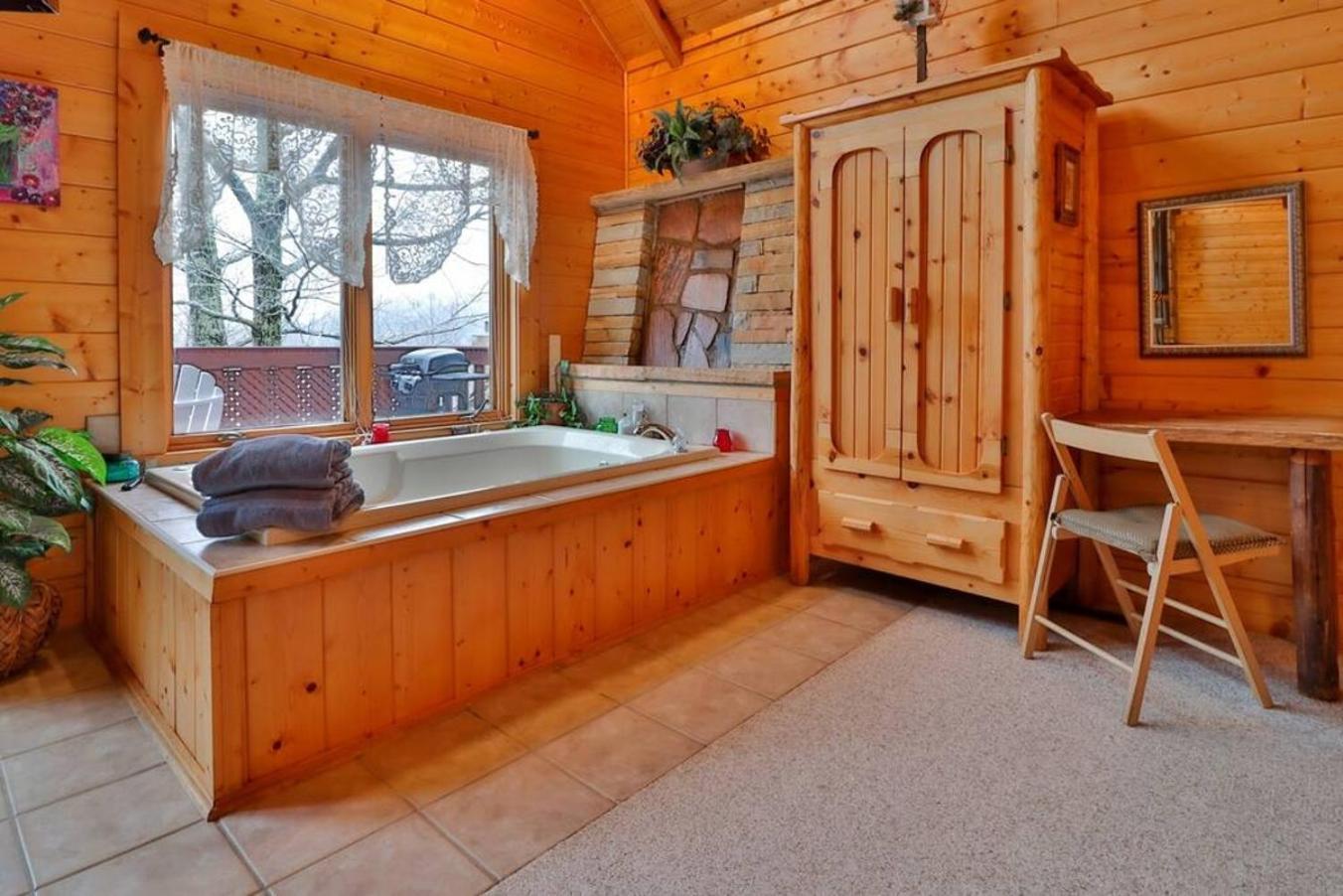 Romantic, Honeymoon Cabin In The Smokies! Гетлинбург Екстериор снимка