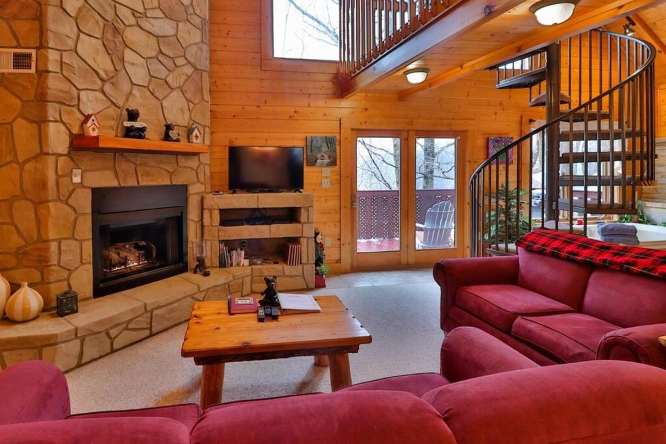 Romantic, Honeymoon Cabin In The Smokies! Гетлинбург Екстериор снимка