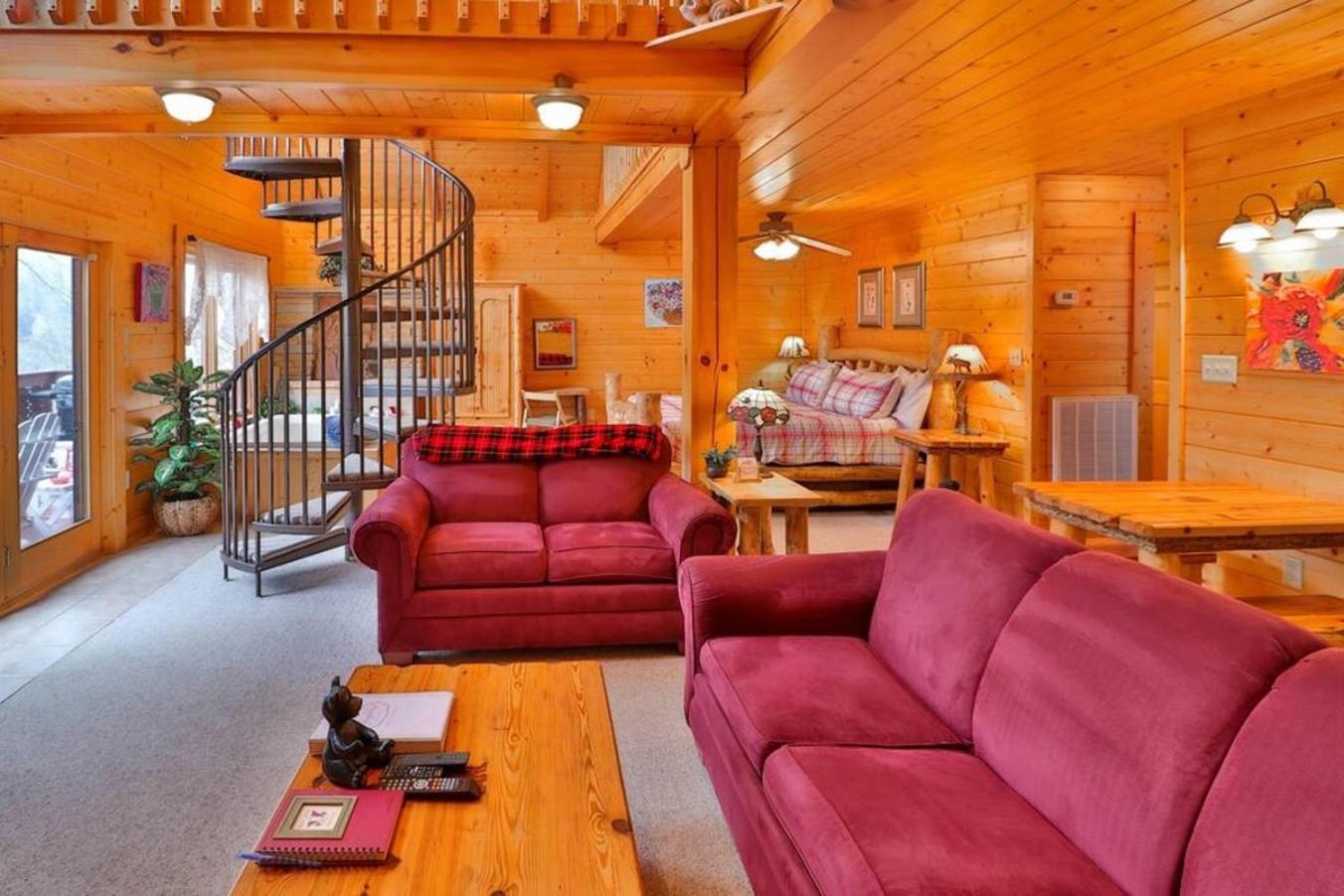 Romantic, Honeymoon Cabin In The Smokies! Гетлинбург Екстериор снимка