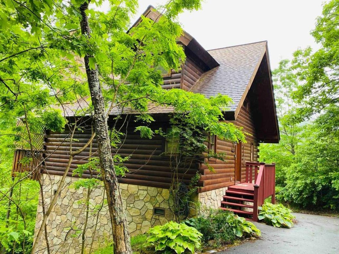 Romantic, Honeymoon Cabin In The Smokies! Гетлинбург Екстериор снимка